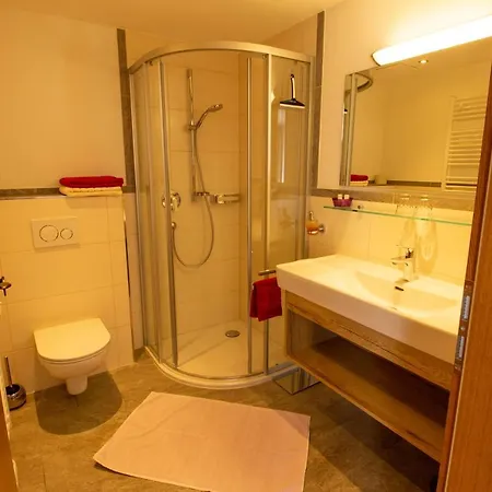 לינה וארוחת בוקר Haus Josef *