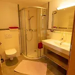 לינה וארוחת בוקר Haus Josef *
