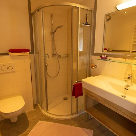 Haus Josef Bed & Breakfast *