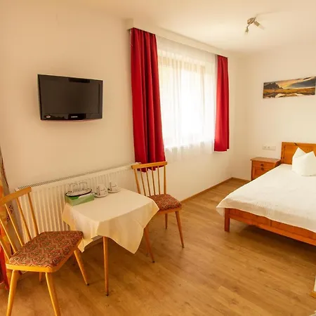 Haus Josef Bed & Breakfast *